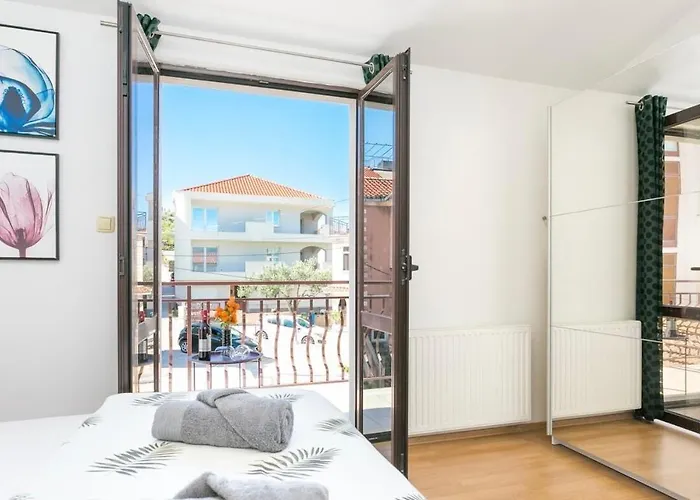 Bella * Τρογκίρ